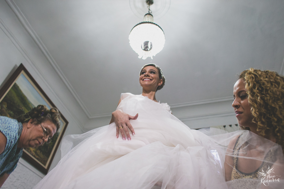 Casamento da Débora e do Esley que aconteceu na Capela do Colério Militar no RJ e festa no Clube Militar na Cinelândia, fotografado por Ana Kacurin, fotógrafa de casamentos no Rio de Janeiro.