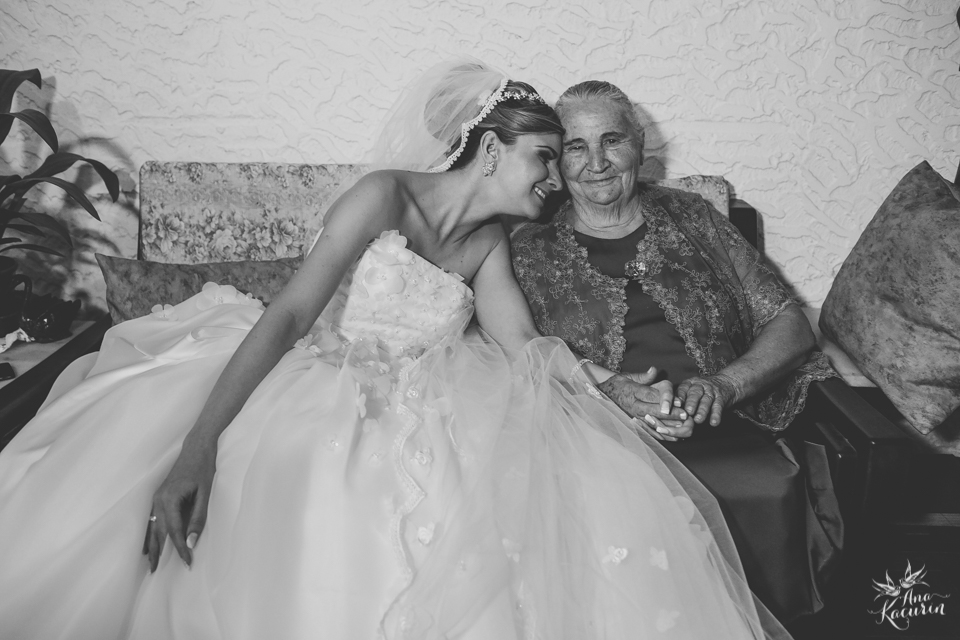 Casamento da Débora e do Esley que aconteceu na Capela do Colério Militar no RJ e festa no Clube Militar na Cinelândia, fotografado por Ana Kacurin, fotógrafa de casamentos no Rio de Janeiro.