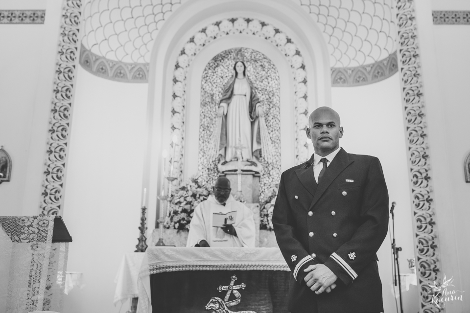 Casamento da Débora e do Esley que aconteceu na Capela do Colério Militar no RJ e festa no Clube Militar na Cinelândia, fotografado por Ana Kacurin, fotógrafa de casamentos no Rio de Janeiro.
