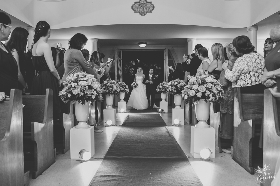 Casamento da Débora e do Esley que aconteceu na Capela do Colério Militar no RJ e festa no Clube Militar na Cinelândia, fotografado por Ana Kacurin, fotógrafa de casamentos no Rio de Janeiro.