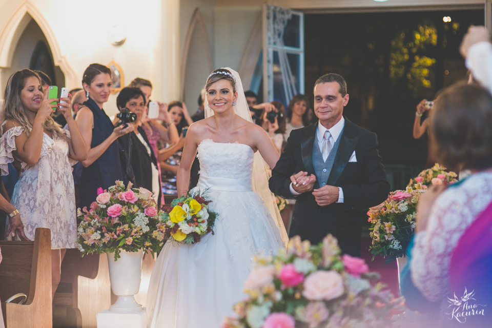 Casamento da Débora e do Esley que aconteceu na Capela do Colério Militar no RJ e festa no Clube Militar na Cinelândia, fotografado por Ana Kacurin, fotógrafa de casamentos no Rio de Janeiro.