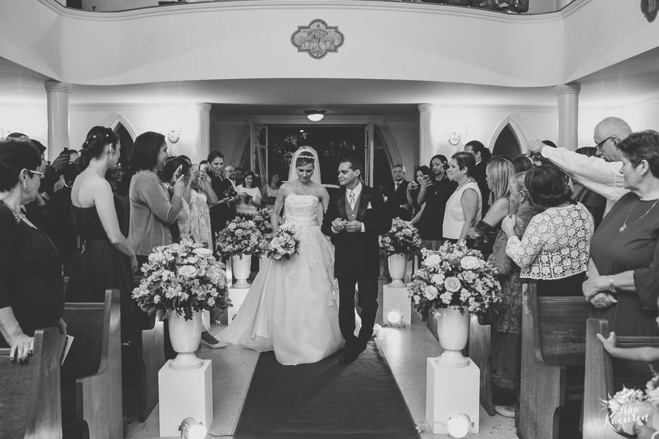 Casamento da Débora e do Esley que aconteceu na Capela do Colério Militar no RJ e festa no Clube Militar na Cinelândia, fotografado por Ana Kacurin, fotógrafa de casamentos no Rio de Janeiro.