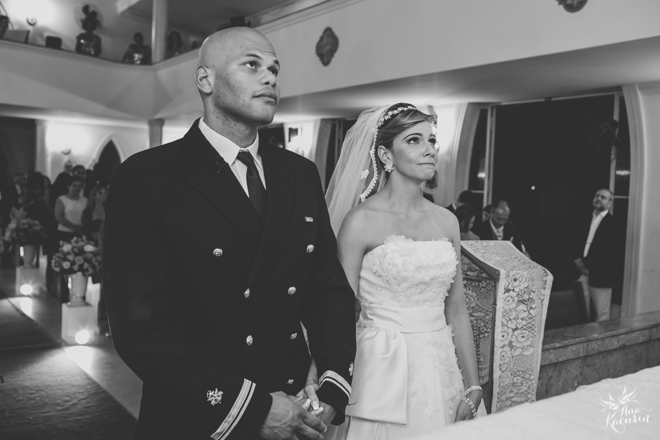 Casamento da Débora e do Esley que aconteceu na Capela do Colério Militar no RJ e festa no Clube Militar na Cinelândia, fotografado por Ana Kacurin, fotógrafa de casamentos no Rio de Janeiro.