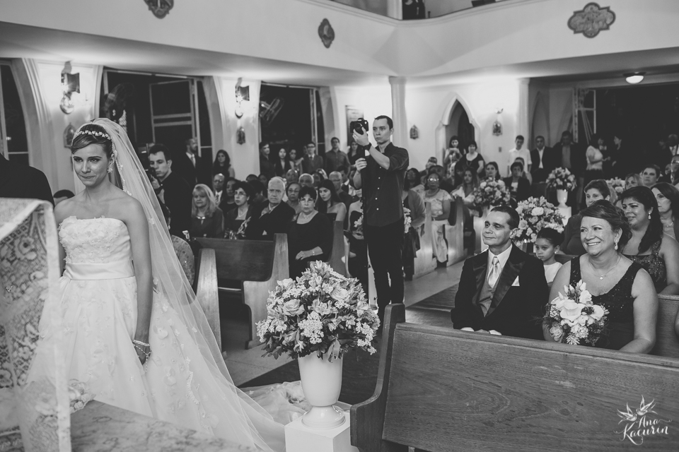 Casamento da Débora e do Esley que aconteceu na Capela do Colério Militar no RJ e festa no Clube Militar na Cinelândia, fotografado por Ana Kacurin, fotógrafa de casamentos no Rio de Janeiro.