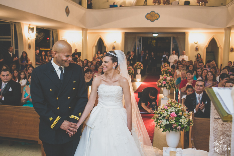 Casamento da Débora e do Esley que aconteceu na Capela do Colério Militar no RJ e festa no Clube Militar na Cinelândia, fotografado por Ana Kacurin, fotógrafa de casamentos no Rio de Janeiro.