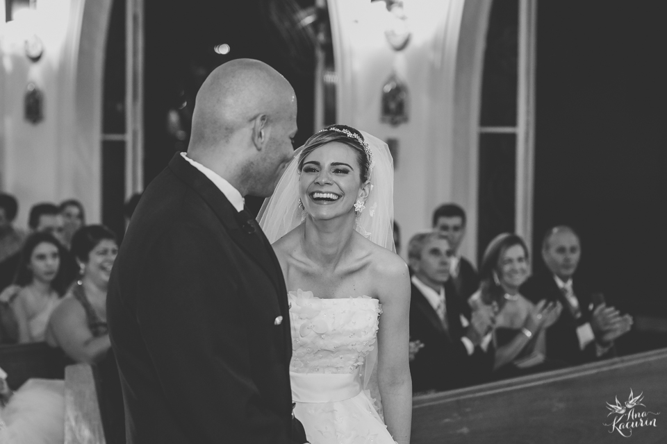Casamento da Débora e do Esley que aconteceu na Capela do Colério Militar no RJ e festa no Clube Militar na Cinelândia, fotografado por Ana Kacurin, fotógrafa de casamentos no Rio de Janeiro.
