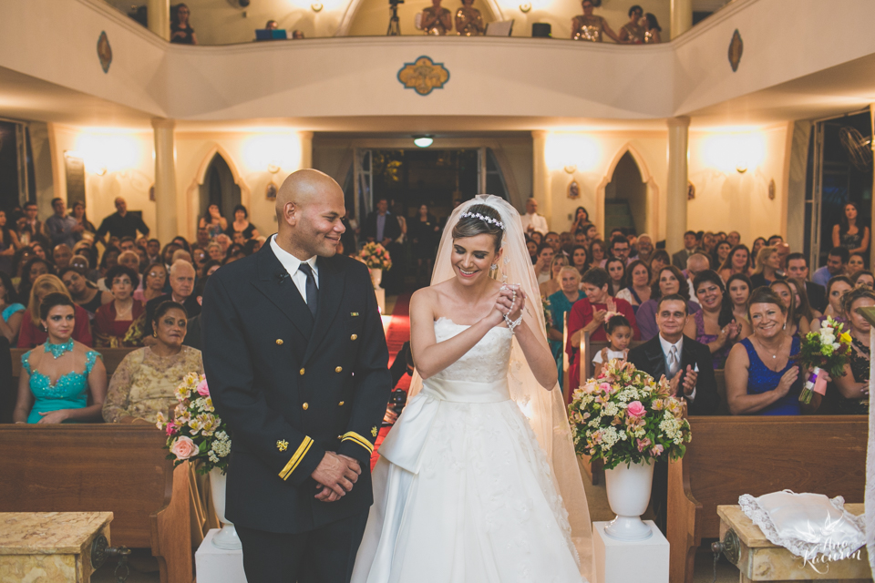 Casamento da Débora e do Esley que aconteceu na Capela do Colério Militar no RJ e festa no Clube Militar na Cinelândia, fotografado por Ana Kacurin, fotógrafa de casamentos no Rio de Janeiro.