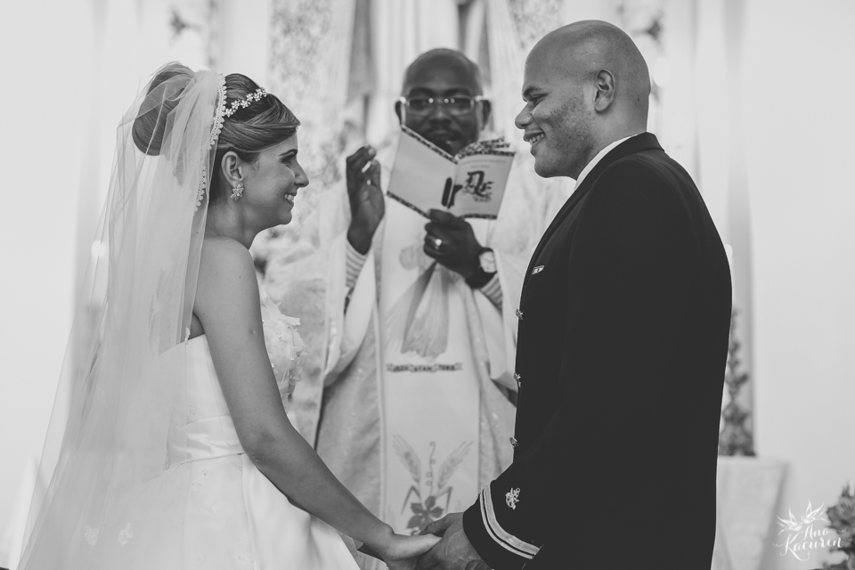 Casamento da Débora e do Esley que aconteceu na Capela do Colério Militar no RJ e festa no Clube Militar na Cinelândia, fotografado por Ana Kacurin, fotógrafa de casamentos no Rio de Janeiro.