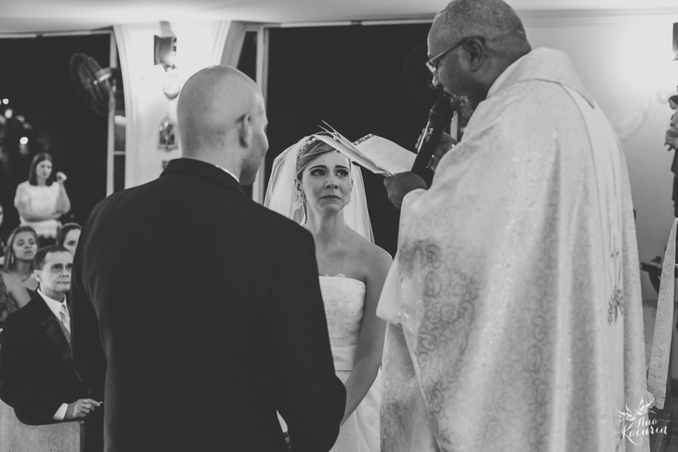 Casamento da Débora e do Esley que aconteceu na Capela do Colério Militar no RJ e festa no Clube Militar na Cinelândia, fotografado por Ana Kacurin, fotógrafa de casamentos no Rio de Janeiro.