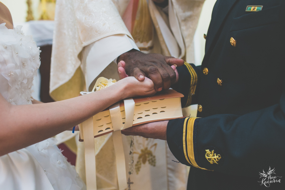 Casamento da Débora e do Esley que aconteceu na Capela do Colério Militar no RJ e festa no Clube Militar na Cinelândia, fotografado por Ana Kacurin, fotógrafa de casamentos no Rio de Janeiro.