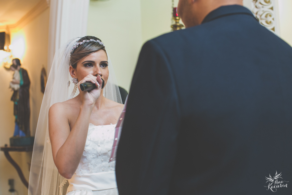 Casamento da Débora e do Esley que aconteceu na Capela do Colério Militar no RJ e festa no Clube Militar na Cinelândia, fotografado por Ana Kacurin, fotógrafa de casamentos no Rio de Janeiro.