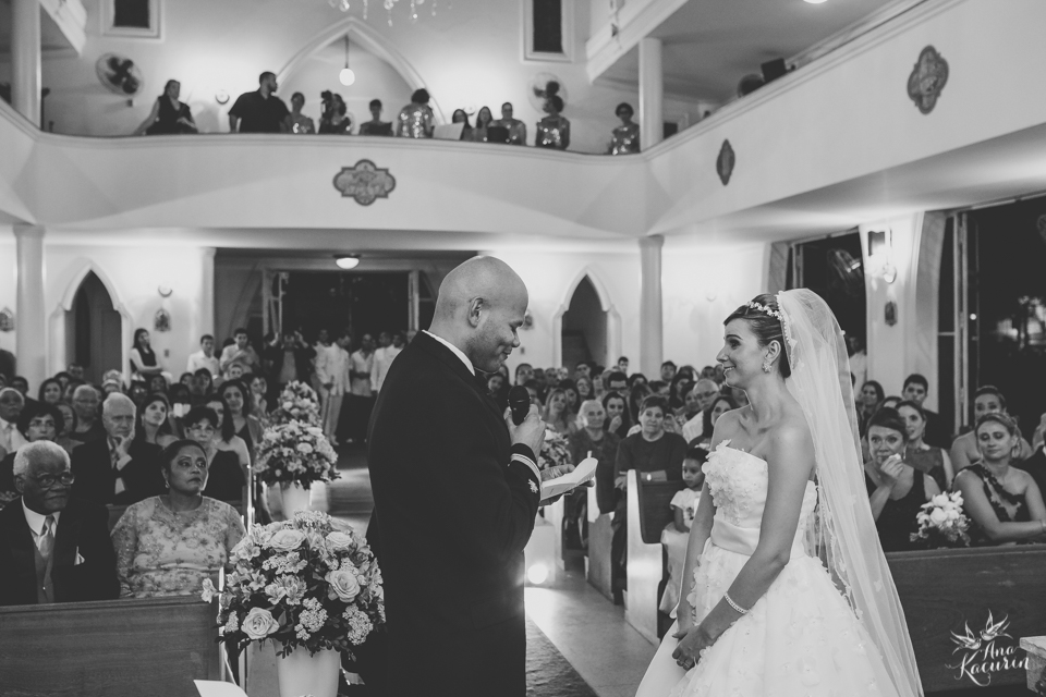 Casamento da Débora e do Esley que aconteceu na Capela do Colério Militar no RJ e festa no Clube Militar na Cinelândia, fotografado por Ana Kacurin, fotógrafa de casamentos no Rio de Janeiro.