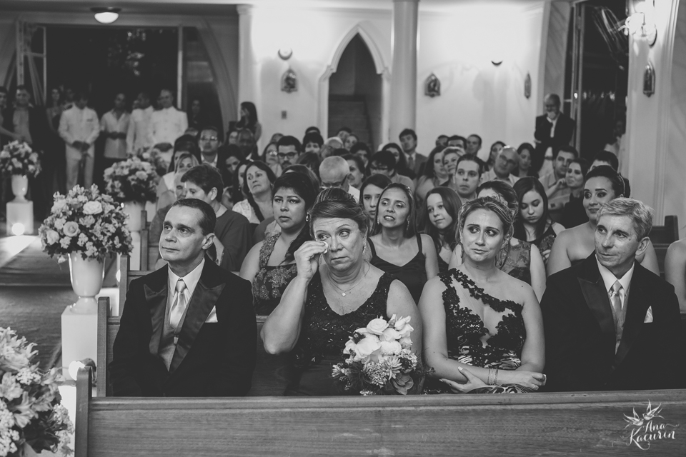 Casamento da Débora e do Esley que aconteceu na Capela do Colério Militar no RJ e festa no Clube Militar na Cinelândia, fotografado por Ana Kacurin, fotógrafa de casamentos no Rio de Janeiro.