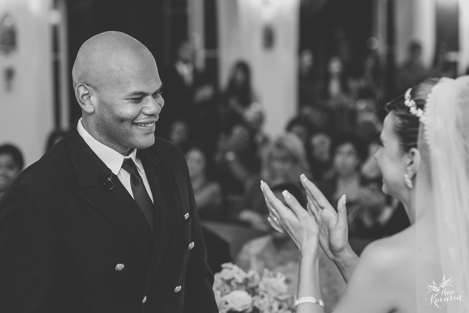 Casamento da Débora e do Esley que aconteceu na Capela do Colério Militar no RJ e festa no Clube Militar na Cinelândia, fotografado por Ana Kacurin, fotógrafa de casamentos no Rio de Janeiro.