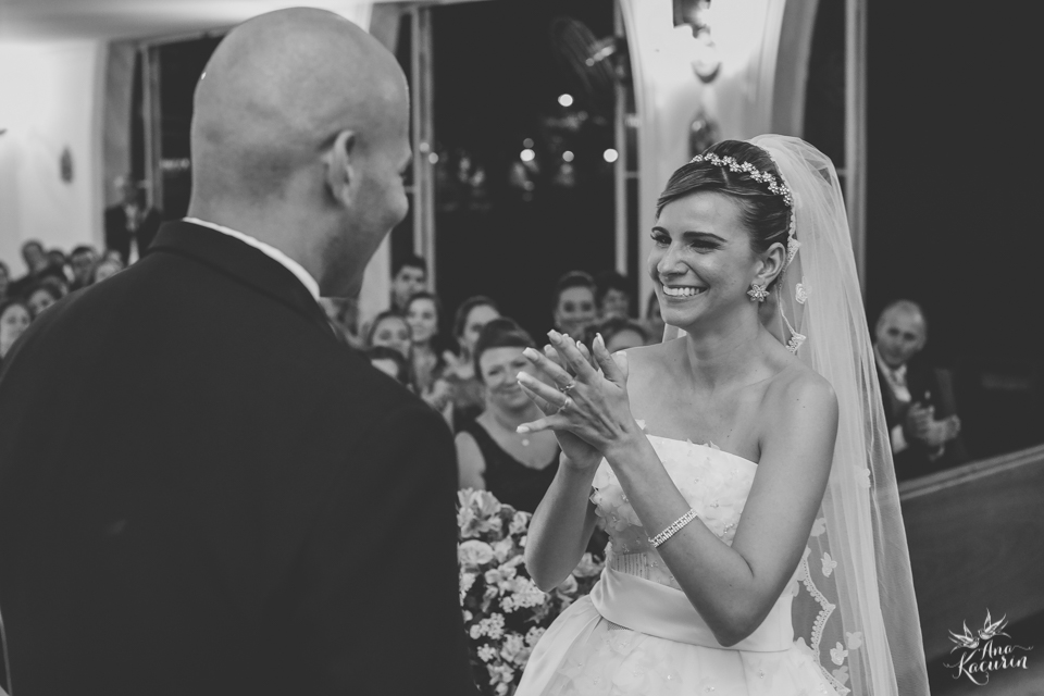 Casamento da Débora e do Esley que aconteceu na Capela do Colério Militar no RJ e festa no Clube Militar na Cinelândia, fotografado por Ana Kacurin, fotógrafa de casamentos no Rio de Janeiro.