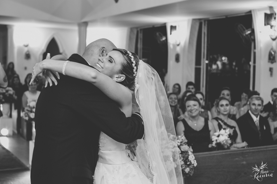Casamento da Débora e do Esley que aconteceu na Capela do Colério Militar no RJ e festa no Clube Militar na Cinelândia, fotografado por Ana Kacurin, fotógrafa de casamentos no Rio de Janeiro.