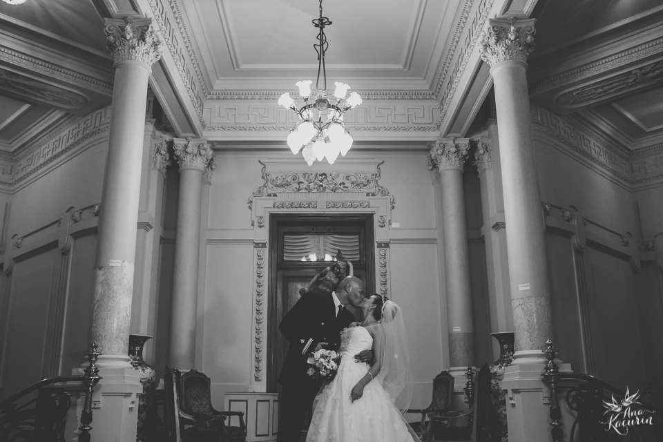 Casamento da Débora e do Esley que aconteceu na Capela do Colério Militar no RJ e festa no Clube Militar na Cinelândia, fotografado por Ana Kacurin, fotógrafa de casamentos no Rio de Janeiro.