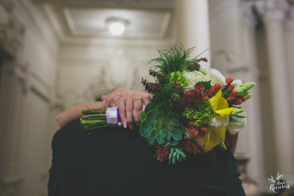 Casamento da Débora e do Esley que aconteceu na Capela do Colério Militar no RJ e festa no Clube Militar na Cinelândia, fotografado por Ana Kacurin, fotógrafa de casamentos no Rio de Janeiro.