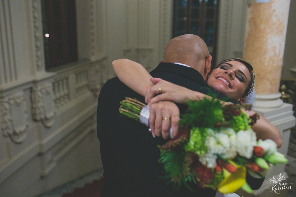 Casamento da Débora e do Esley que aconteceu na Capela do Colério Militar no RJ e festa no Clube Militar na Cinelândia, fotografado por Ana Kacurin, fotógrafa de casamentos no Rio de Janeiro.