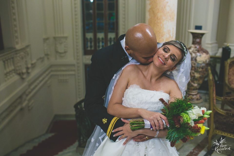 Casamento da Débora e do Esley que aconteceu na Capela do Colério Militar no RJ e festa no Clube Militar na Cinelândia, fotografado por Ana Kacurin, fotógrafa de casamentos no Rio de Janeiro.