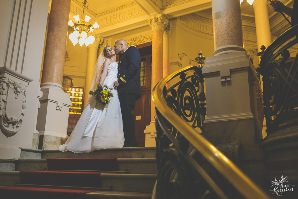 Casamento da Débora e do Esley que aconteceu na Capela do Colério Militar no RJ e festa no Clube Militar na Cinelândia, fotografado por Ana Kacurin, fotógrafa de casamentos no Rio de Janeiro.