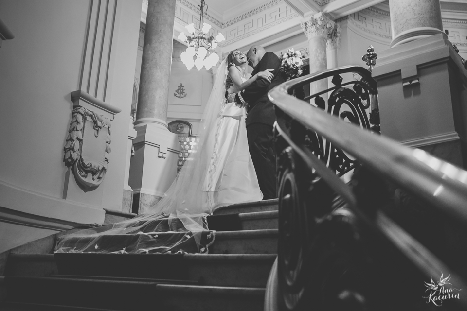 Casamento da Débora e do Esley que aconteceu na Capela do Colério Militar no RJ e festa no Clube Militar na Cinelândia, fotografado por Ana Kacurin, fotógrafa de casamentos no Rio de Janeiro.