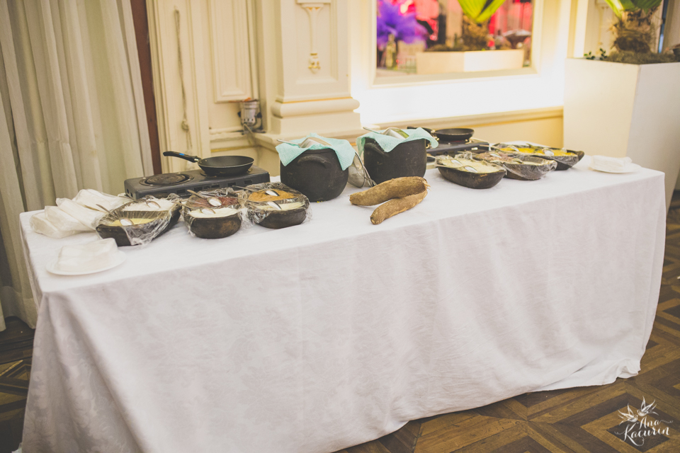 Casamento da Débora e do Esley que aconteceu na Capela do Colério Militar no RJ e festa no Clube Militar na Cinelândia, fotografado por Ana Kacurin, fotógrafa de casamentos no Rio de Janeiro.