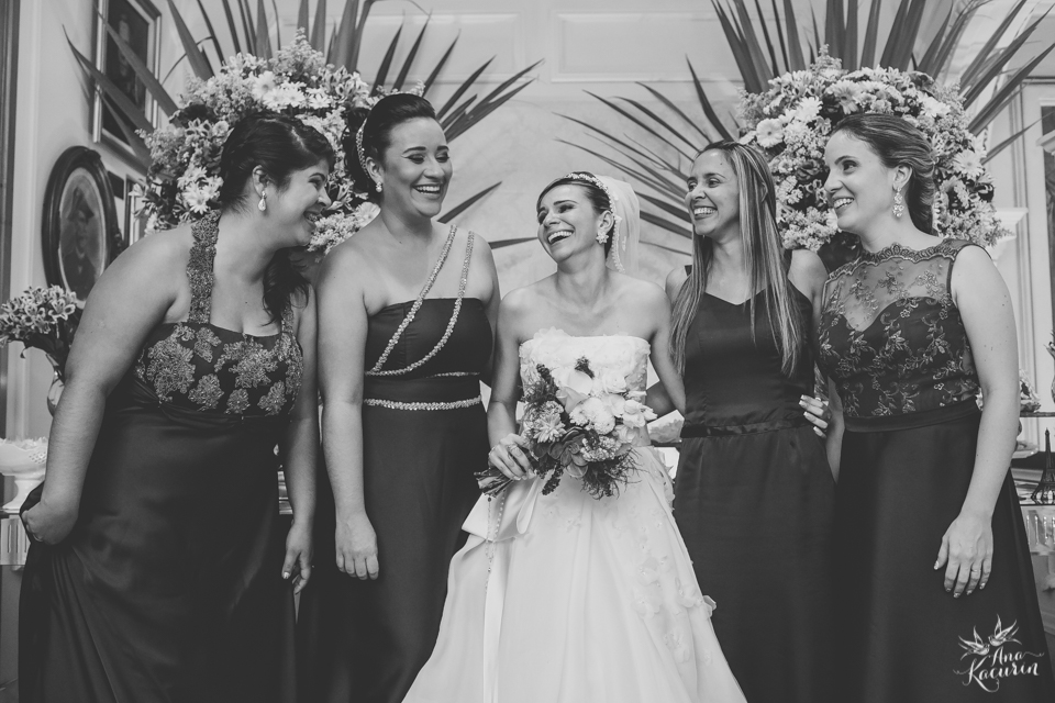 Casamento da Débora e do Esley que aconteceu na Capela do Colério Militar no RJ e festa no Clube Militar na Cinelândia, fotografado por Ana Kacurin, fotógrafa de casamentos no Rio de Janeiro.