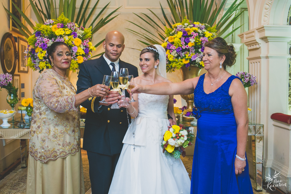 Casamento da Débora e do Esley que aconteceu na Capela do Colério Militar no RJ e festa no Clube Militar na Cinelândia, fotografado por Ana Kacurin, fotógrafa de casamentos no Rio de Janeiro.