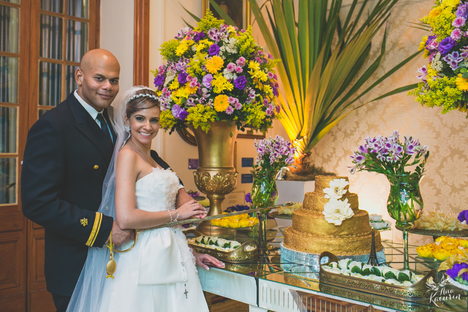 Casamento da Débora e do Esley que aconteceu na Capela do Colério Militar no RJ e festa no Clube Militar na Cinelândia, fotografado por Ana Kacurin, fotógrafa de casamentos no Rio de Janeiro.