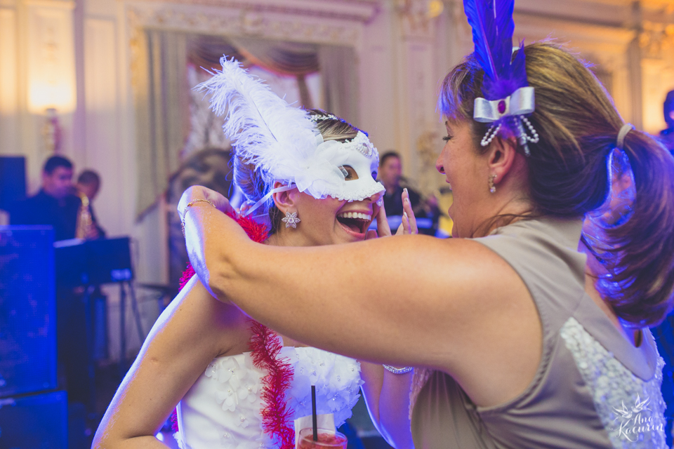 Casamento da Débora e do Esley que aconteceu na Capela do Colério Militar no RJ e festa no Clube Militar na Cinelândia, fotografado por Ana Kacurin, fotógrafa de casamentos no Rio de Janeiro.