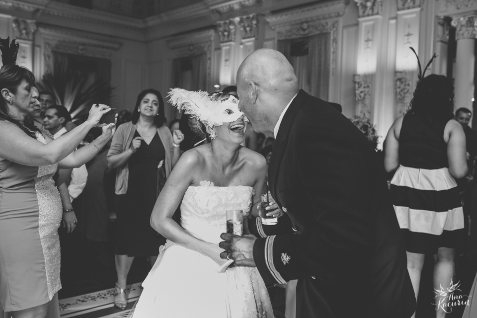 Casamento da Débora e do Esley que aconteceu na Capela do Colério Militar no RJ e festa no Clube Militar na Cinelândia, fotografado por Ana Kacurin, fotógrafa de casamentos no Rio de Janeiro.