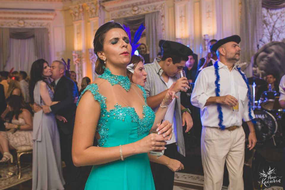Casamento da Débora e do Esley que aconteceu na Capela do Colério Militar no RJ e festa no Clube Militar na Cinelândia, fotografado por Ana Kacurin, fotógrafa de casamentos no Rio de Janeiro.