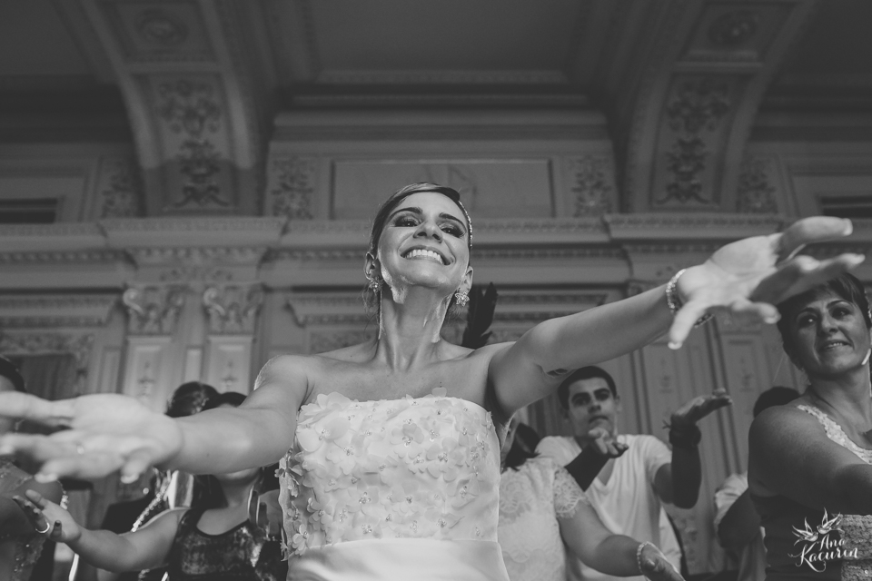 Casamento da Débora e do Esley que aconteceu na Capela do Colério Militar no RJ e festa no Clube Militar na Cinelândia, fotografado por Ana Kacurin, fotógrafa de casamentos no Rio de Janeiro.
