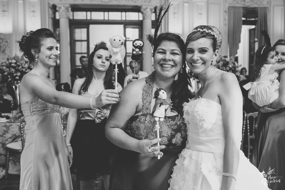 Casamento da Débora e do Esley que aconteceu na Capela do Colério Militar no RJ e festa no Clube Militar na Cinelândia, fotografado por Ana Kacurin, fotógrafa de casamentos no Rio de Janeiro.
