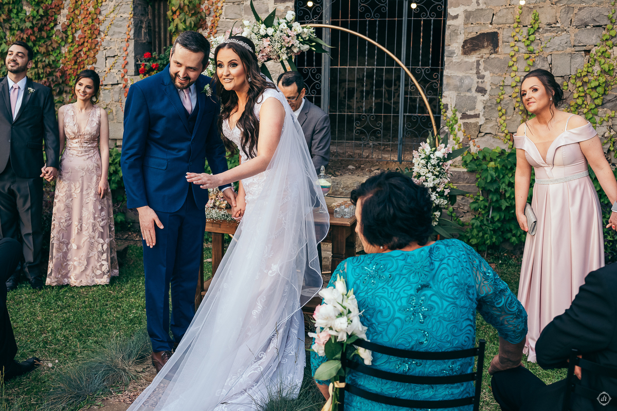 daniela radavelli fotografia casamento externo cerimônia de casamento la casa piemont aia pet dog aia chevrolet pick-up carro antigo 