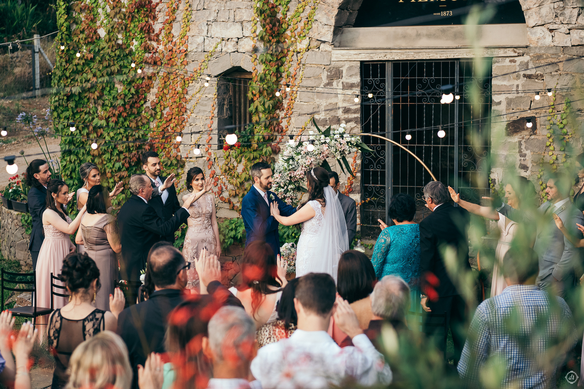 daniela radavelli fotografia casamento externo cerimônia de casamento la casa piemont aia pet dog aia chevrolet pick-up carro antigo 