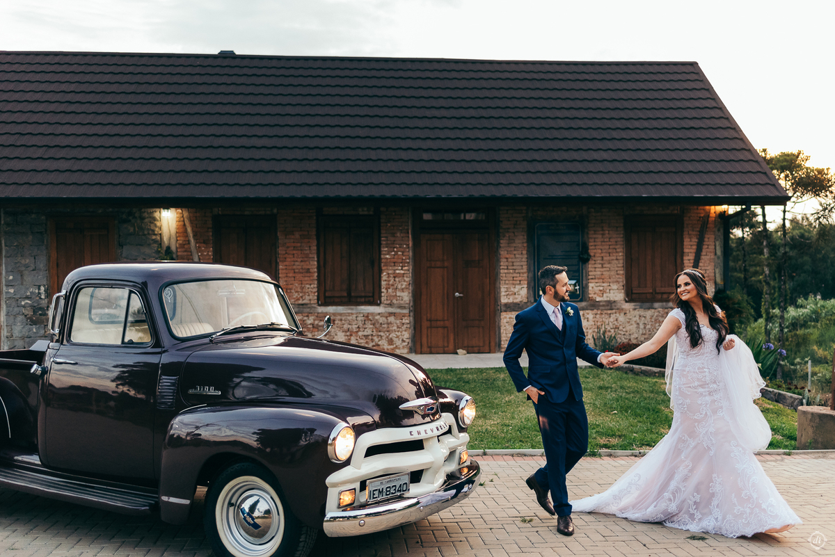 daniela radavelli fotografia casamento externo cerimônia de casamento la casa piemont aia pet dog aia chevrolet pick-up carro antigo 