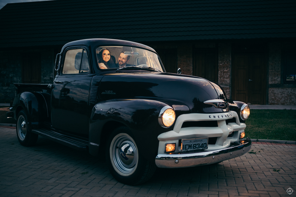 daniela radavelli fotografia casamento externo cerimônia de casamento la casa piemont aia pet dog aia chevrolet pick-up carro antigo 