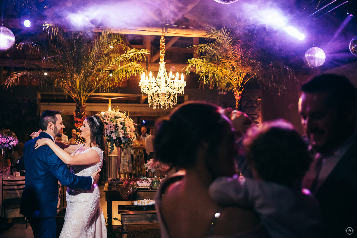 daniela radavelli fotografia casamento externo cerimônia de casamento la casa piemont aia pet dog aia chevrolet pick-up carro antigo 