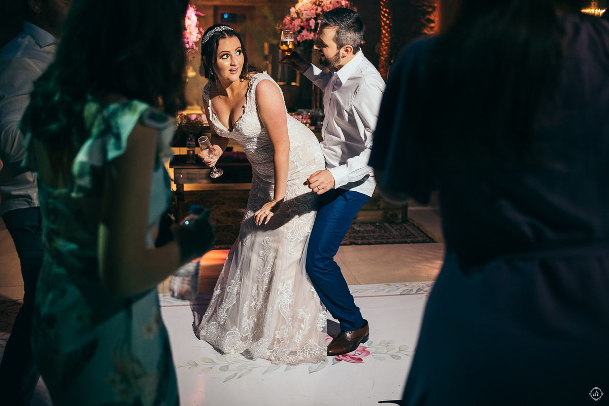 daniela radavelli fotografia casamento externo cerimônia de casamento la casa piemont aia pet dog aia chevrolet pick-up carro antigo 