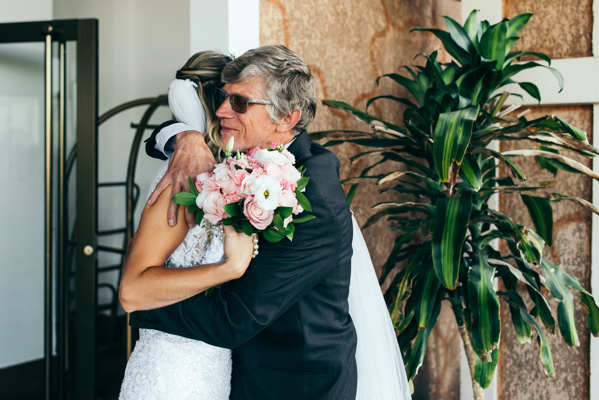 casamento no vale dos vinhedos daniela radavelli fotografia hotel spa do vinho dia da noiva vestido de noiva buque de noiva penteado de noiva 