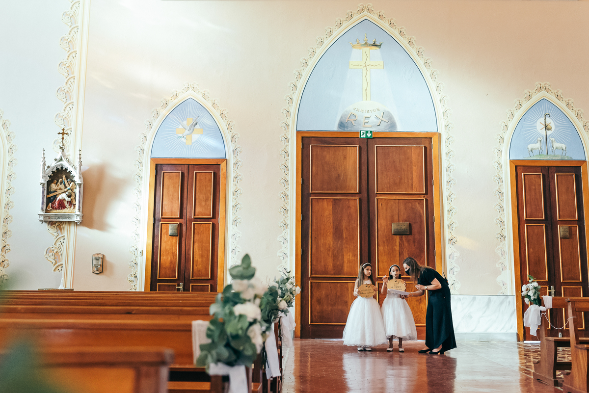 casamento no vale dos vinhedos daniela radavelli fotografia hotel spa do vinho dia da noiva vestido de noiva buque de noiva casamento na igreja