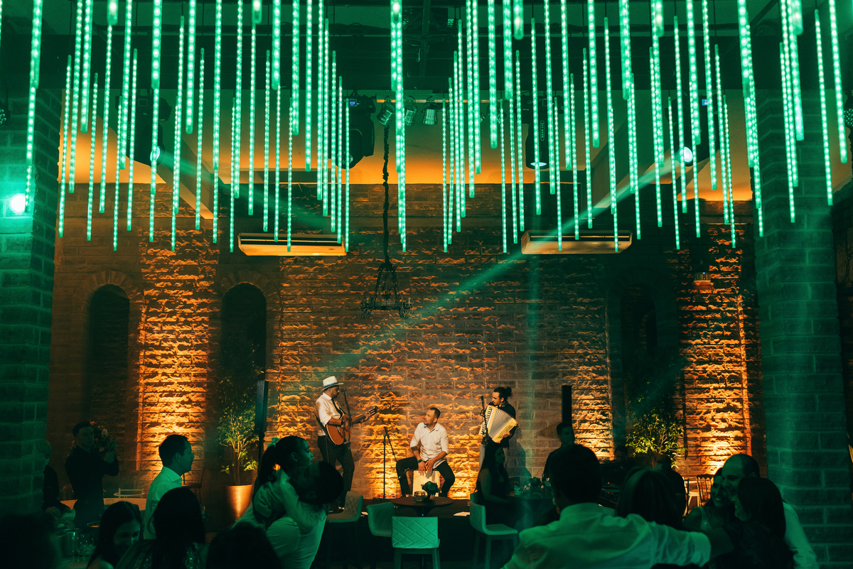 casamento no vale dos vinhedos daniela radavelli fotografia hotel spa do vinho dia da noiva vestido de noiva buque de noiva casamento na igreja carro antigo cave de pedra case na serra gaucha