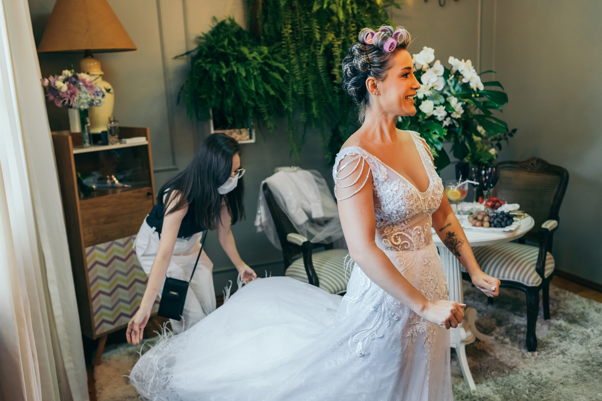 casamento de dia daniela radavelli fotógrafa na serra gaucha vestido de noiva verão festa de casamento com piscina cerimonia de casamento externa casamento em Ijuí villa bento 