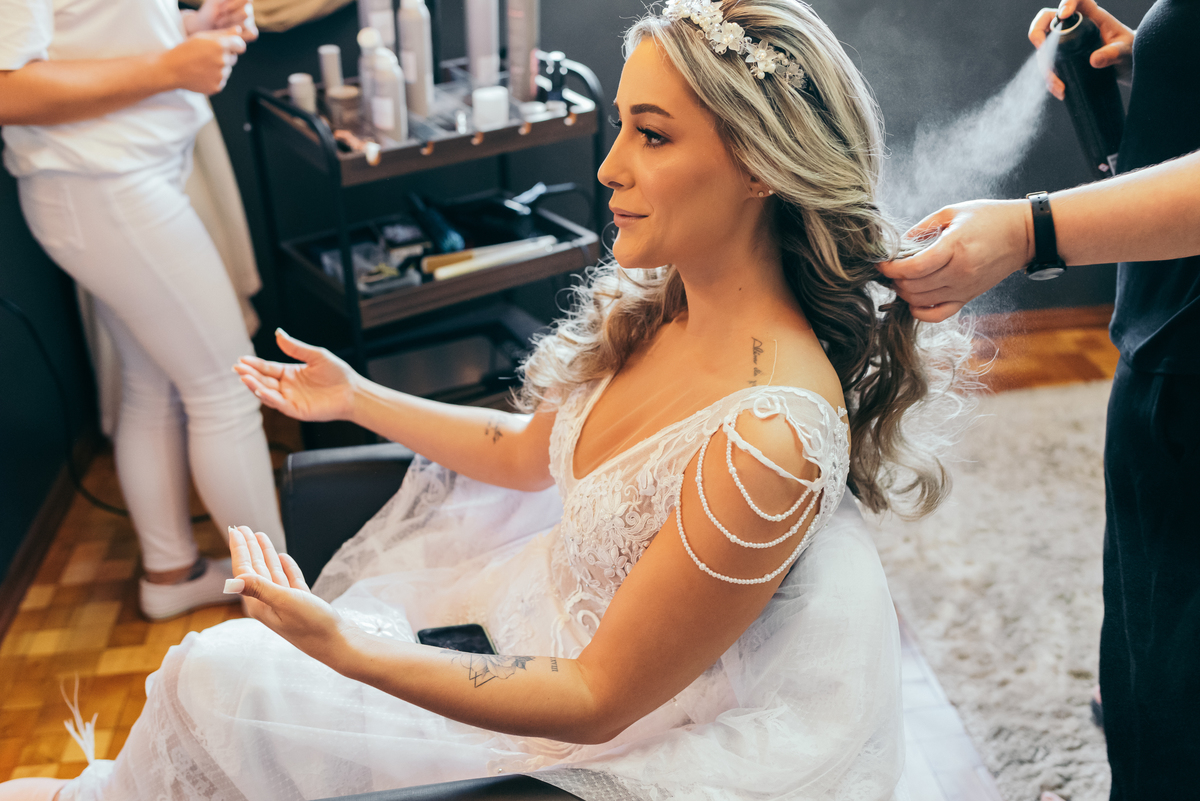 casamento de dia daniela radavelli fotógrafa na serra gaucha vestido de noiva verão festa de casamento com piscina cerimonia de casamento externa casamento em Ijuí villa bento 