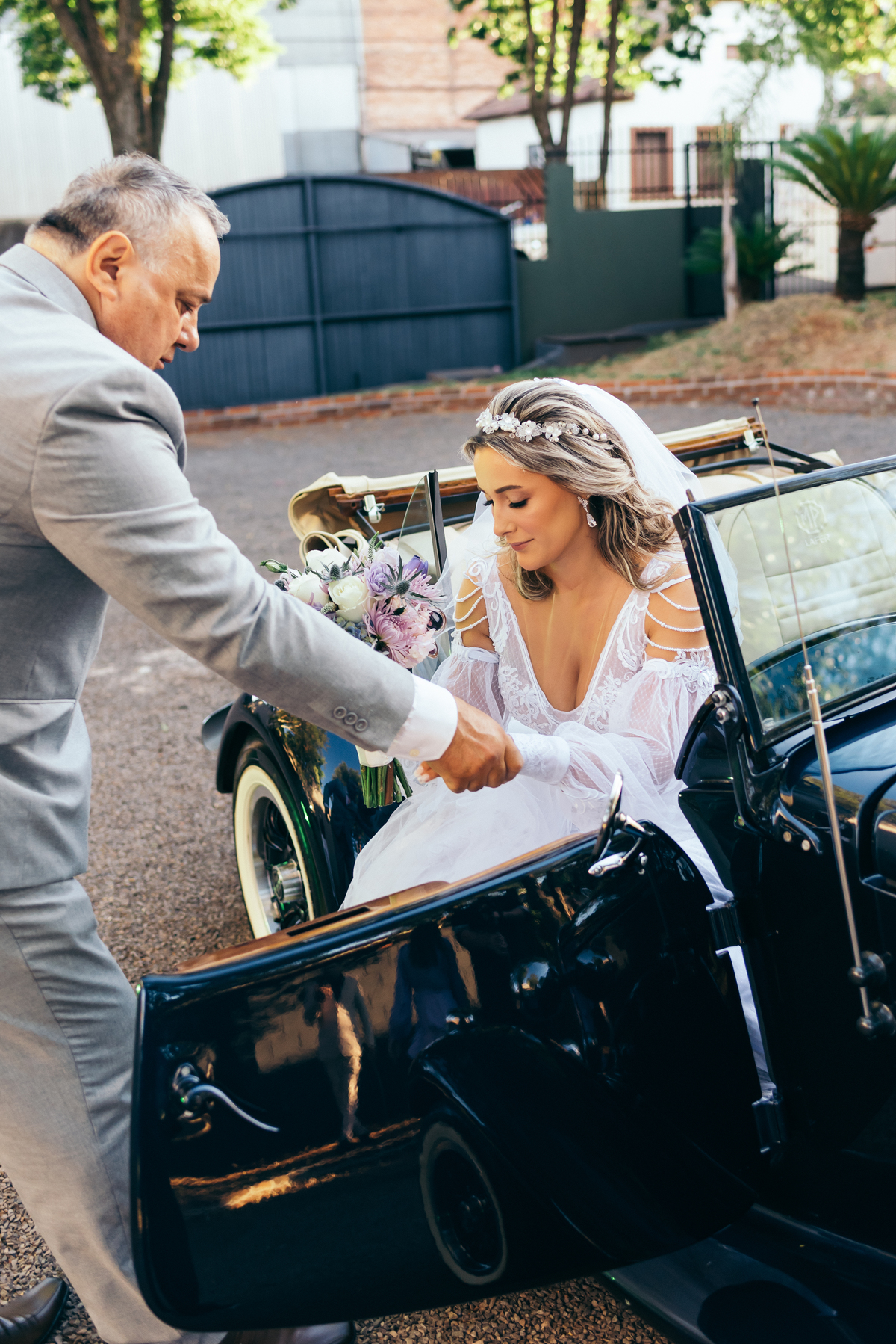 casamento de dia daniela radavelli fotógrafa na serra gaucha vestido de noiva verão festa de casamento com piscina cerimonia de casamento externa casamento em Ijuí villa bento 