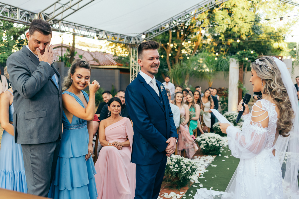 casamento de dia daniela radavelli fotógrafa na serra gaucha vestido de noiva verão festa de casamento com piscina cerimonia de casamento externa casamento em Ijuí villa bento 