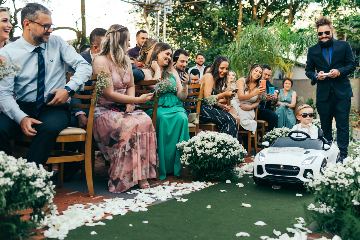 casamento de dia daniela radavelli fotógrafa na serra gaucha vestido de noiva verão festa de casamento com piscina cerimonia de casamento externa casamento em Ijuí villa bento 
