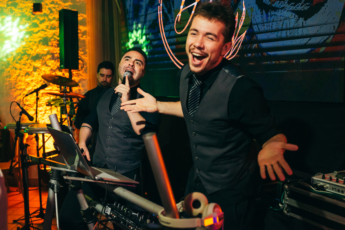 casamento de dia daniela radavelli fotógrafa na serra gaucha vestido de noiva verão festa de casamento com piscina cerimonia de casamento externa casamento em Ijuí villa bento 